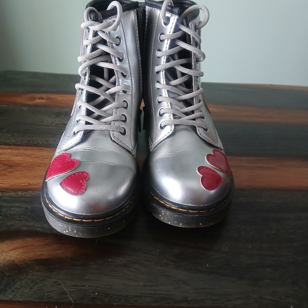 Dr. Martens Kids Boots – US 2 / UK 1 – Youth Size